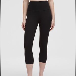 Lululemon Align Cropped Leggings 
Size 4
Black